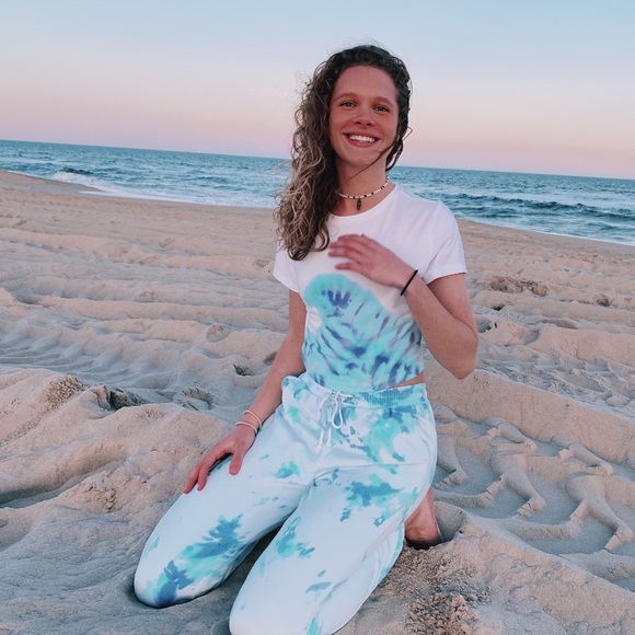 Meet your Posher, Taylor - Picture 2 of 7